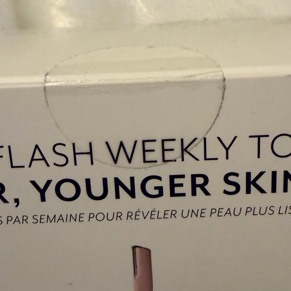 Dermaflash Luxe Anti-Aging Exfoliation Device - Pink - Picture 3 of 3